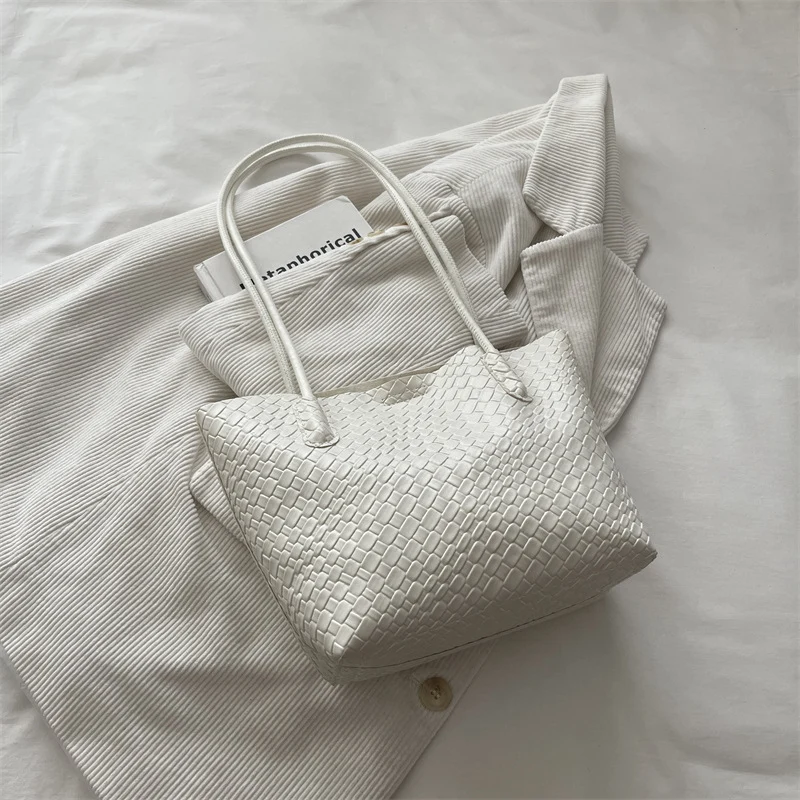 Gewebte strukturierte Handtasche