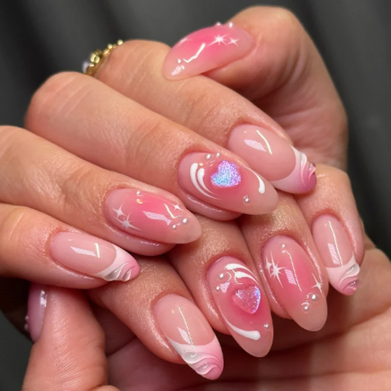 Kunstnagelset mit romantischem Herz-Design und Glitzerakzenten Brehn