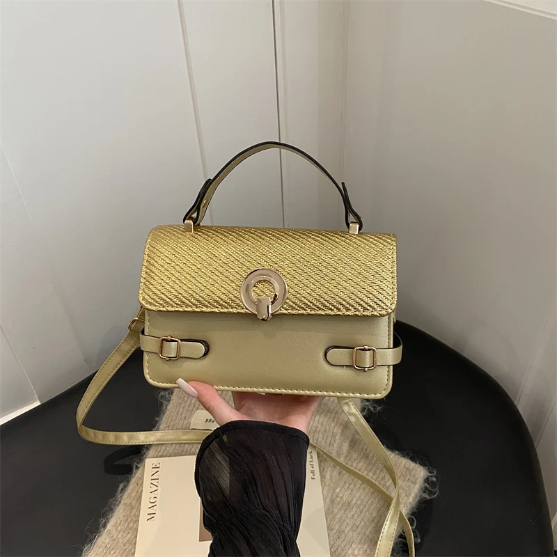 Strukturierte Handtasche