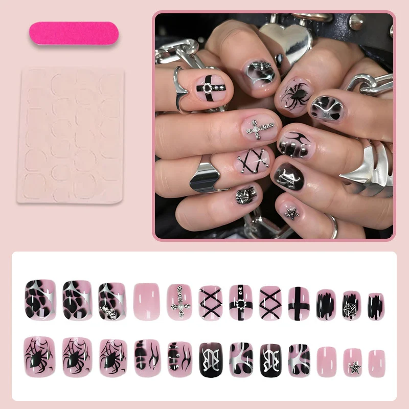 Kunstnagelset mit kreativen Halloween-Motiven und glamourösen Akzenten Brehn