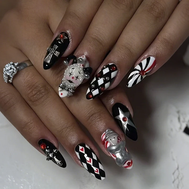 Kunstnagelset mit kreativen Halloween-Motiven und eleganten Akzenten Brehn