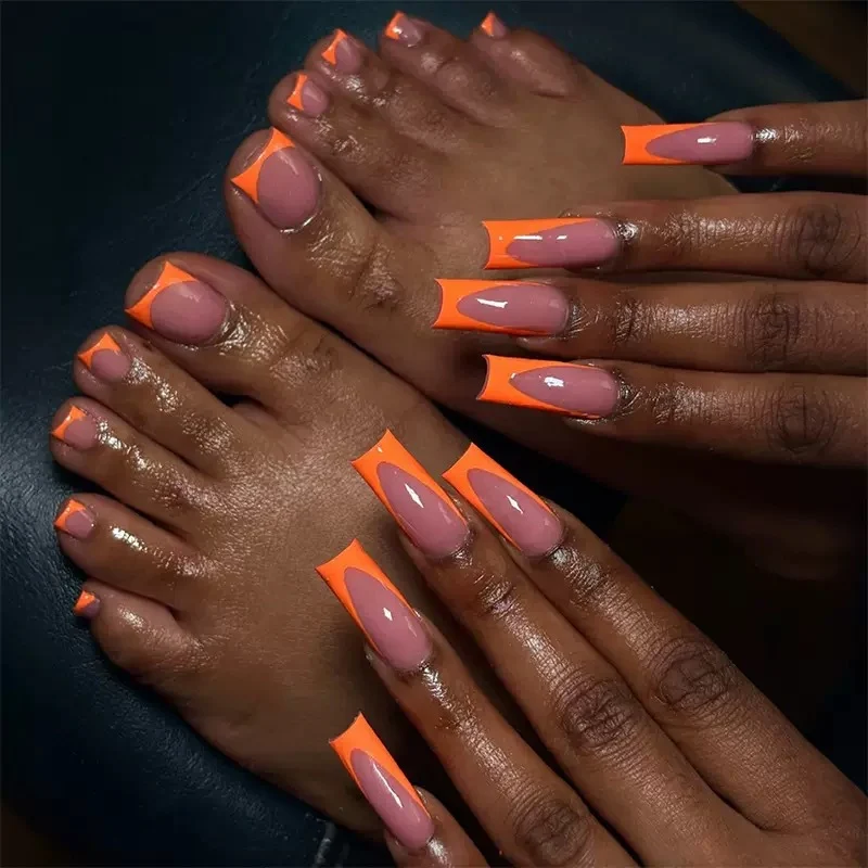 Kunstnagelset mit modernem Design und elegantem Spitzenlook Brehn