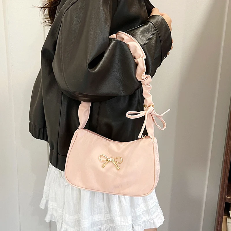 Elegante Schultertasche mit Schleifenverzierung