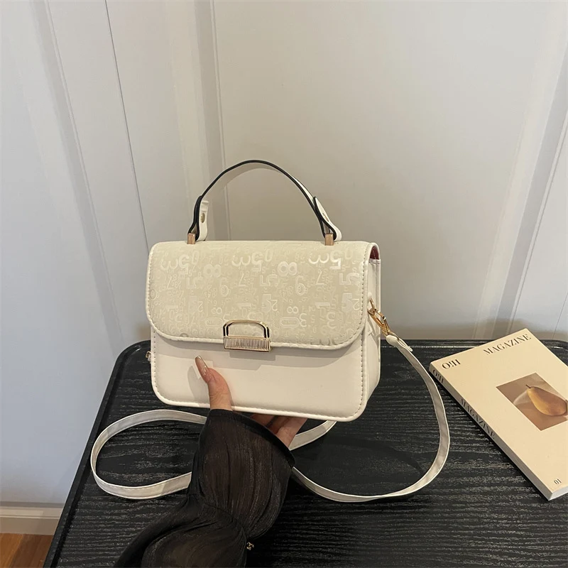 Stilvolle strukturierte Handtasche 1790614128