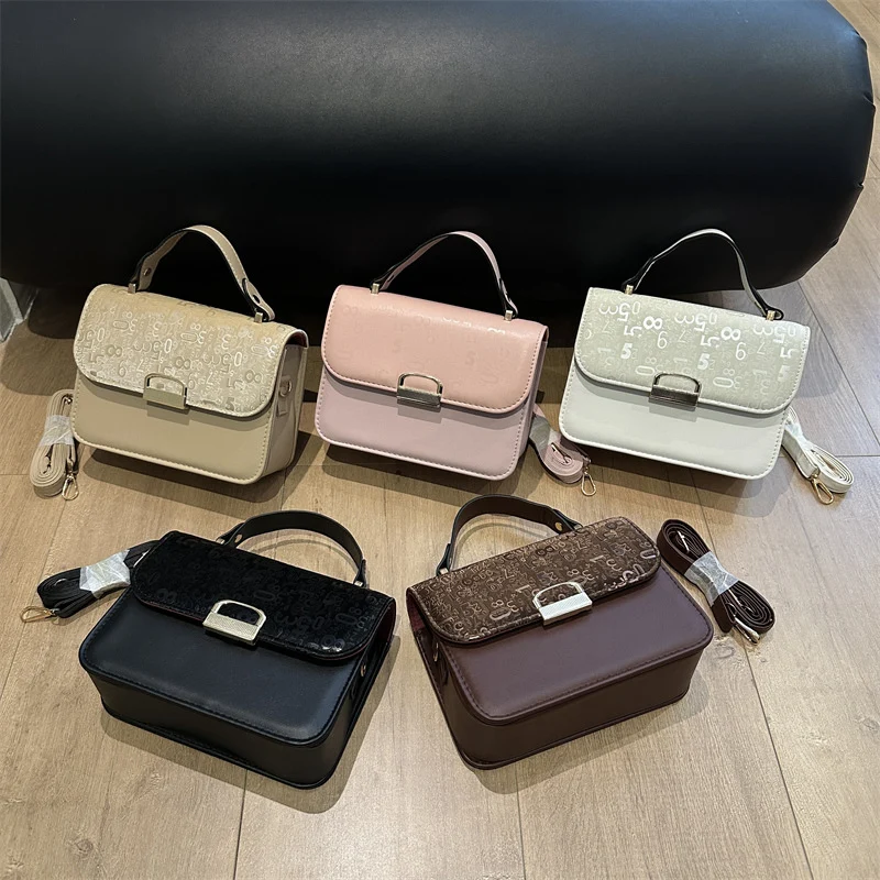 Stilvolle strukturierte Handtasche 1790614128
