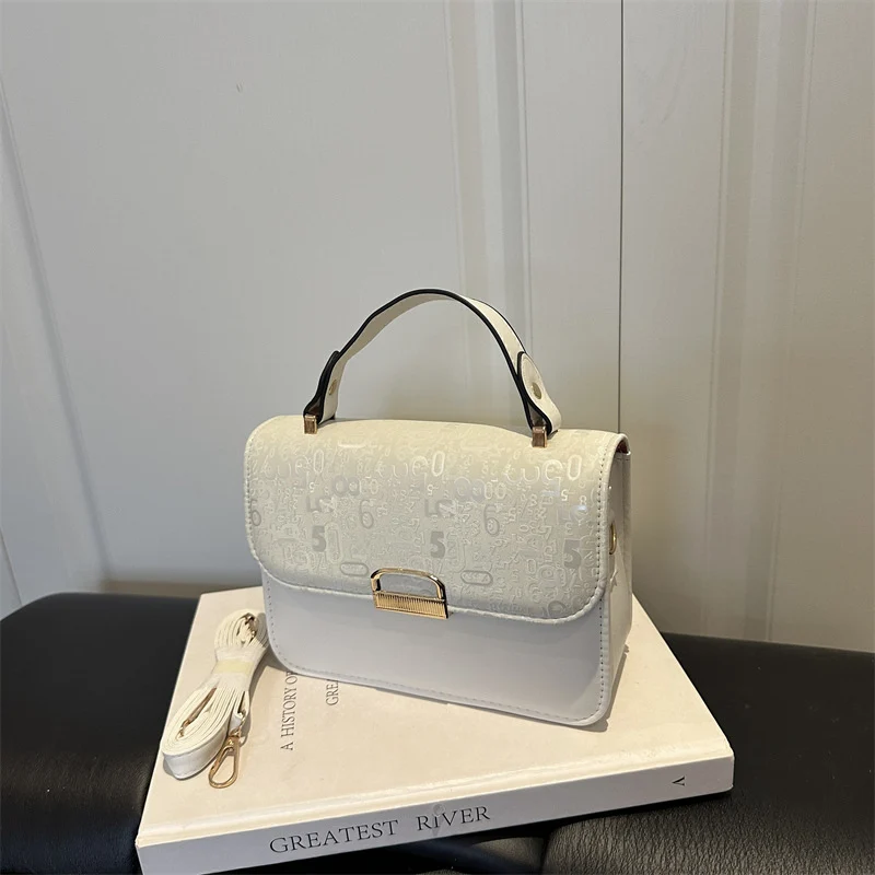 Stilvolle strukturierte Handtasche 1790614128