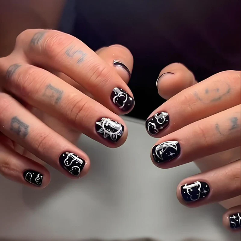 Kunstnagelset mit mystischen Tierdesigns Brehn