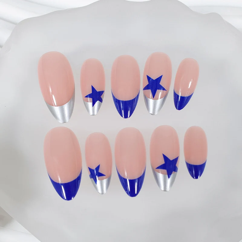 Kunstnagelset mit modischen Sternen- und Glitzereffekten Brehn