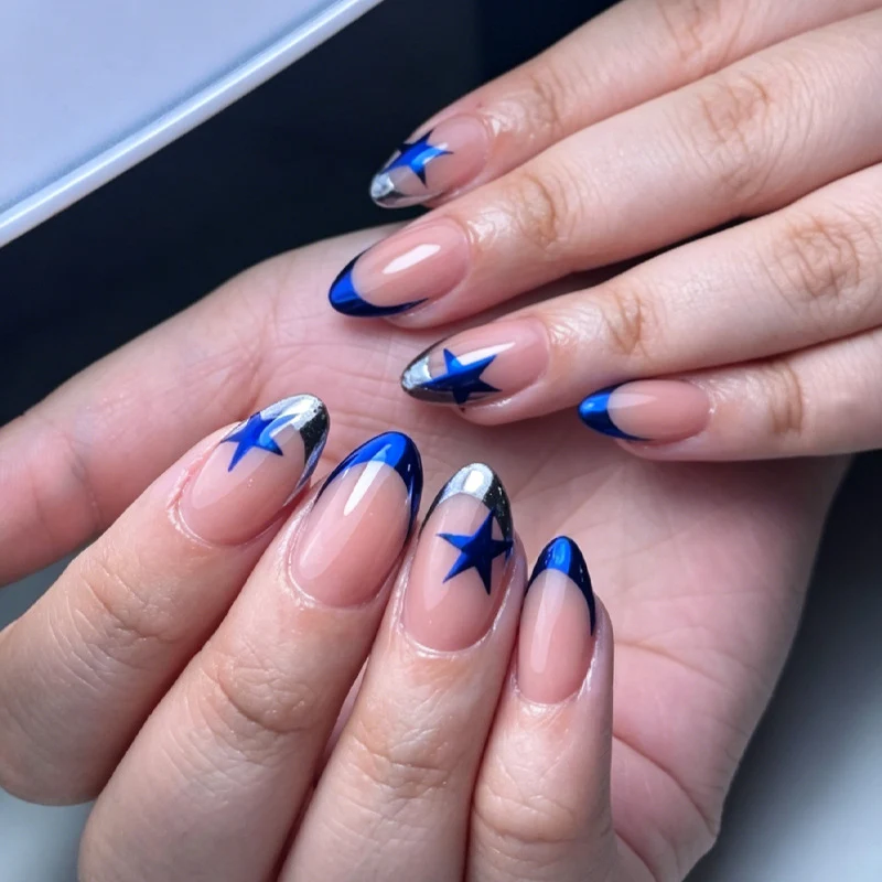 Kunstnagelset mit modischen Sternen- und Glitzereffekten Brehn