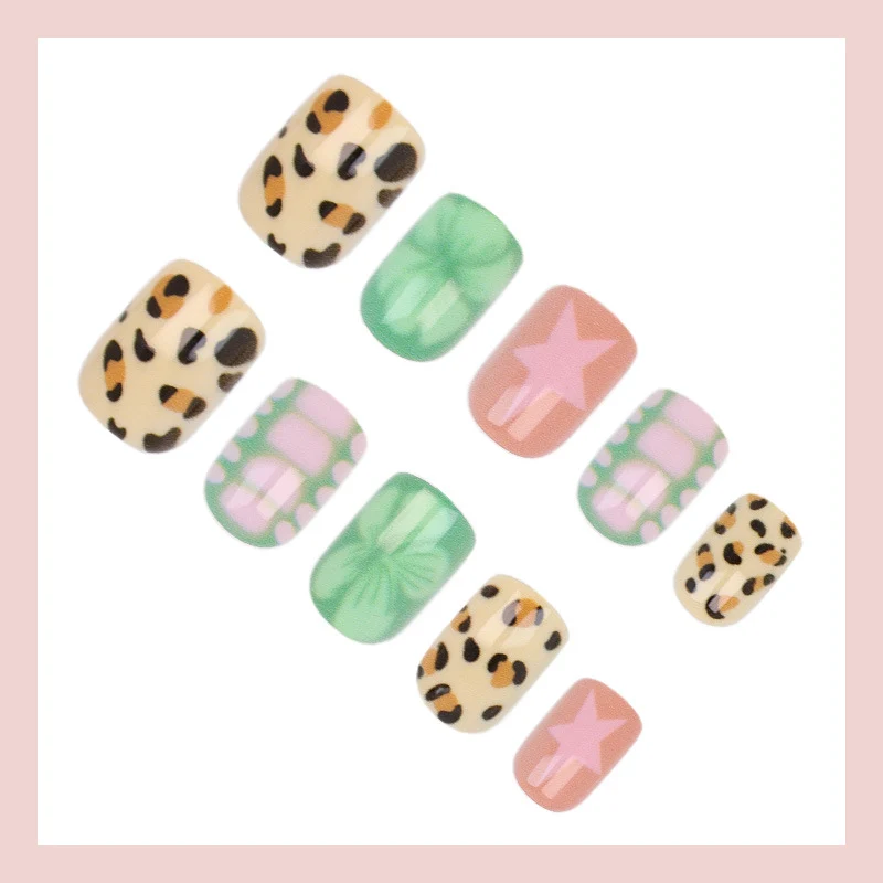 Kunstnagelset mit modernen Tier- und Blumendesigns Brehn