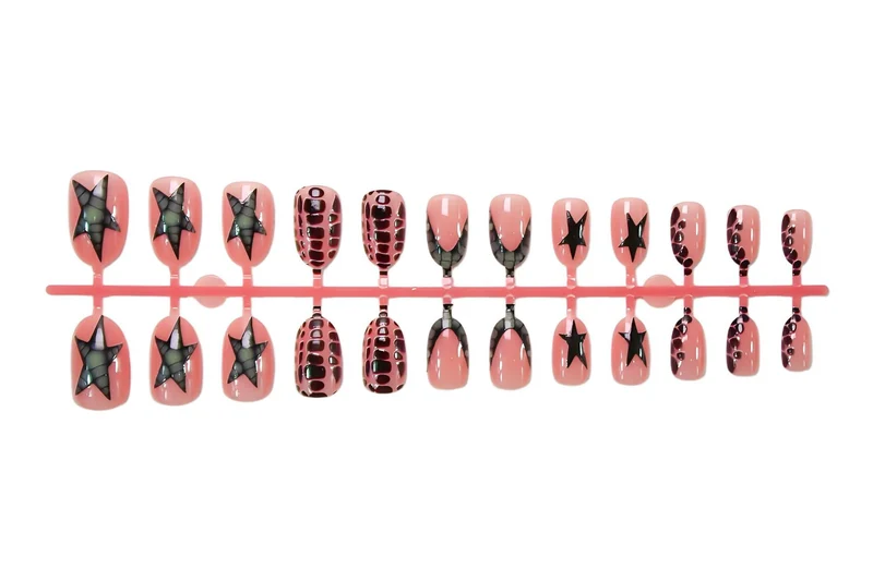 Kunstnagelset mit modernen Stern- und Tiermotiven Brehn