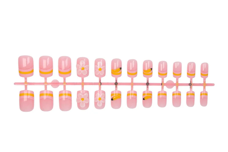 Kunstnagelset mit verspielten Blumen- und Fruchtmotiven Brehn