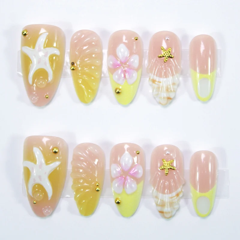 Kunstnagelset mit maritimen Muschel- und Blütenmotiven Brehn