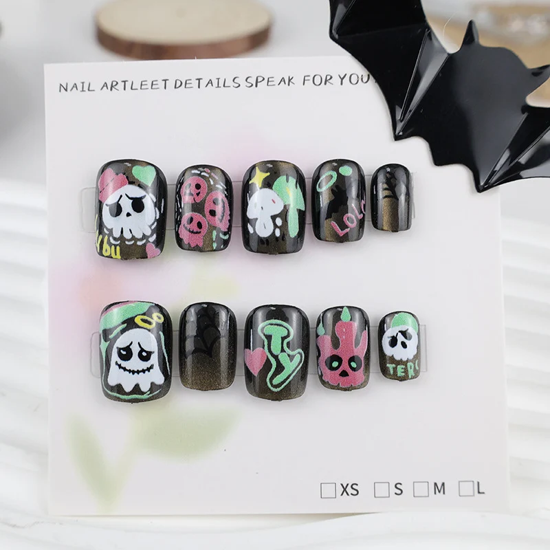 Kunstnagelset mit kreativen gruseligen Motiven Brehn