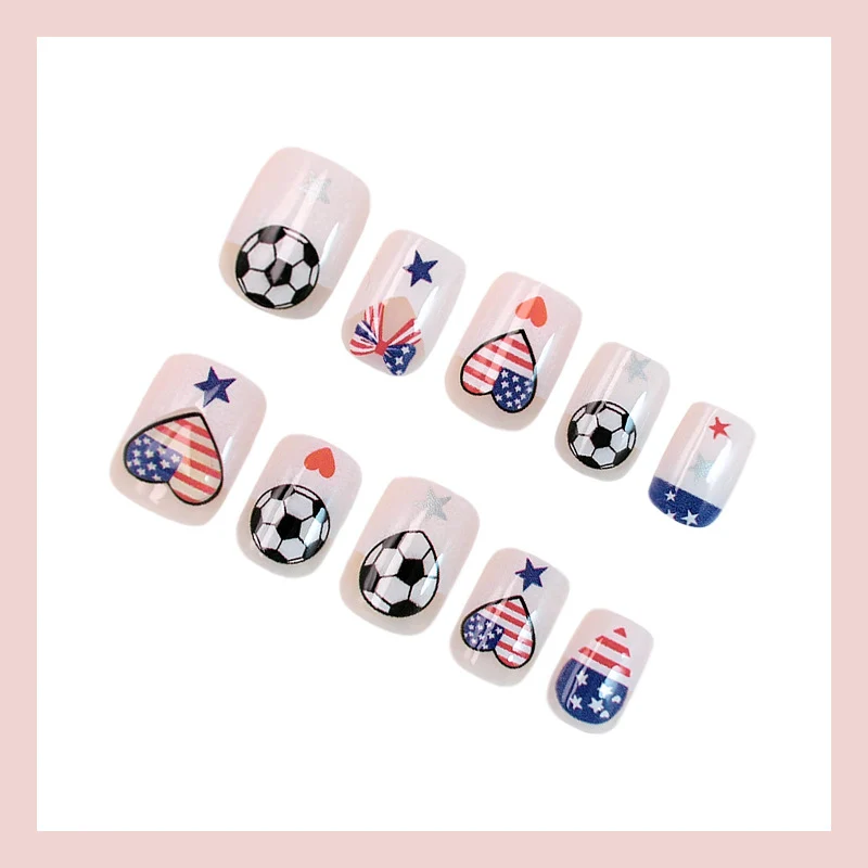 Kunstnagelset mit kreativen Fußball- und Herzmotiven Brehn