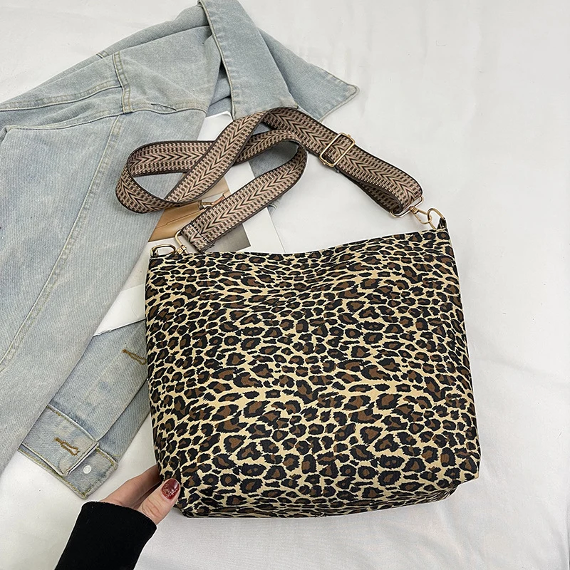Chic Tierdruck Hobo Tasche