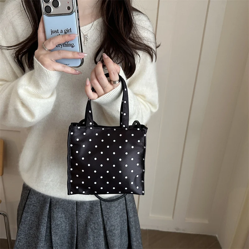 Charmante Pünktchen Mini-Handtasche