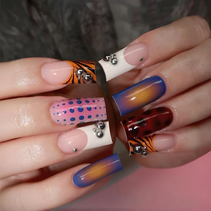 Kunstnagelset mit kreativen Dekorationen Brehn