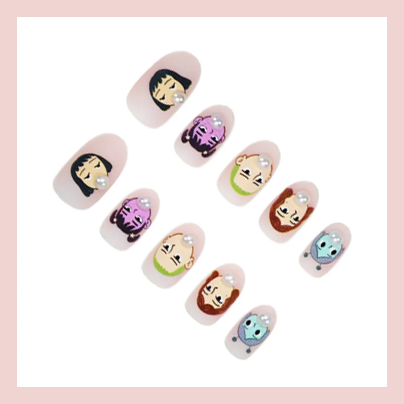 Kunstnagelset mit kreativen Charaktermotiven und eleganten Perlenakzenten Brehn