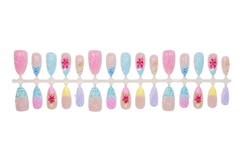Kunstnagelset mit maritimen Motiven und einzigartigen Designs Brehn