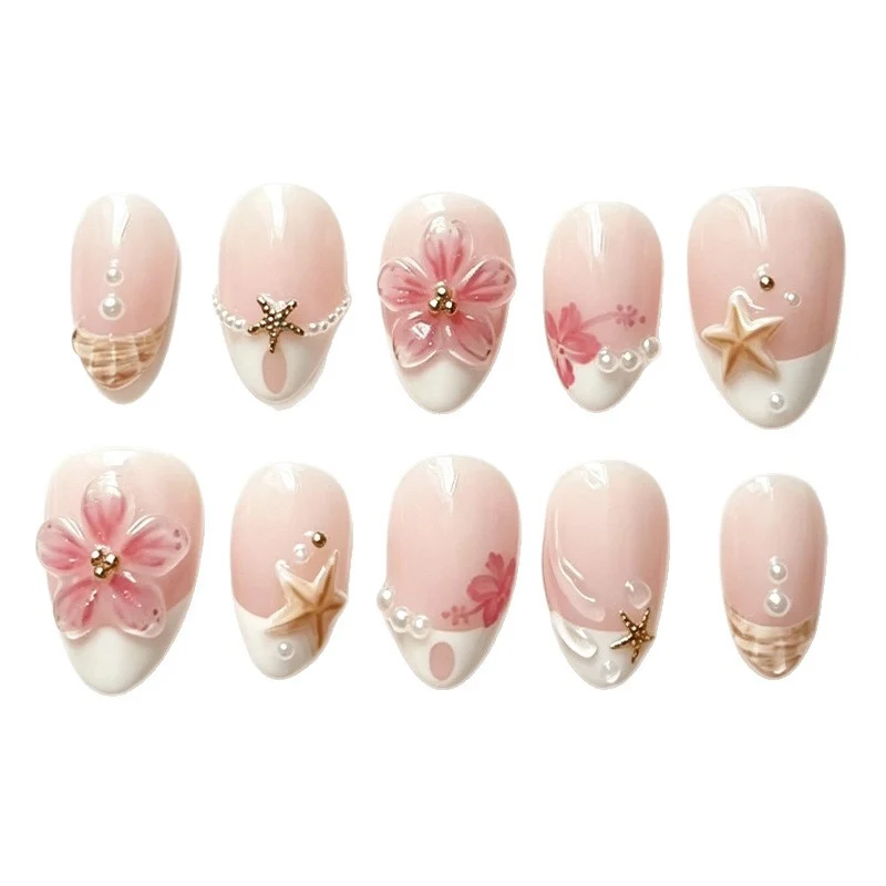 Kunstnagelset mit maritimen Details und floralen Akzenten Brehn