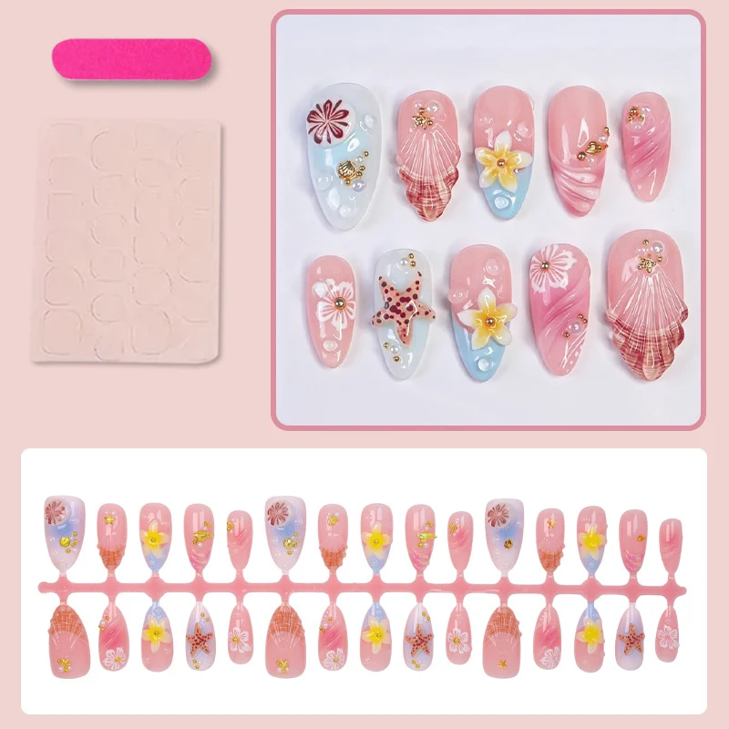 Kunstnagelset mit maritimen Designs und glitzernden Akzenten Brehn