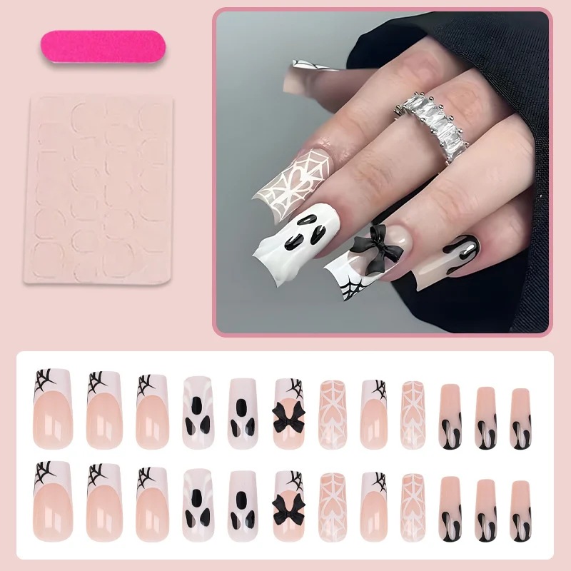 Kunstnagelset mit Halloween-Motiv und verspielten Verzierungen Brehn