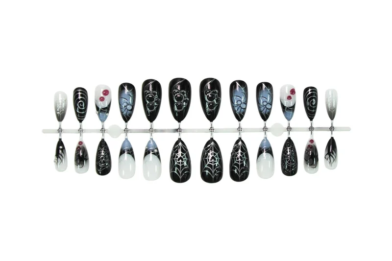 Kunstnagelset mit gruseligen Spinnen- und Halloween-Motiven Brehn