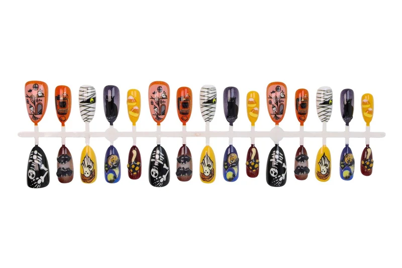 Kunstnagelset mit gruseligen Halloween-Motiven Brehn
