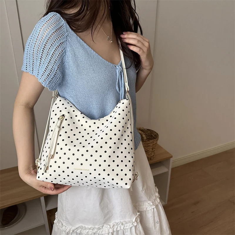 Stylische Polka Dot Umhängetasche