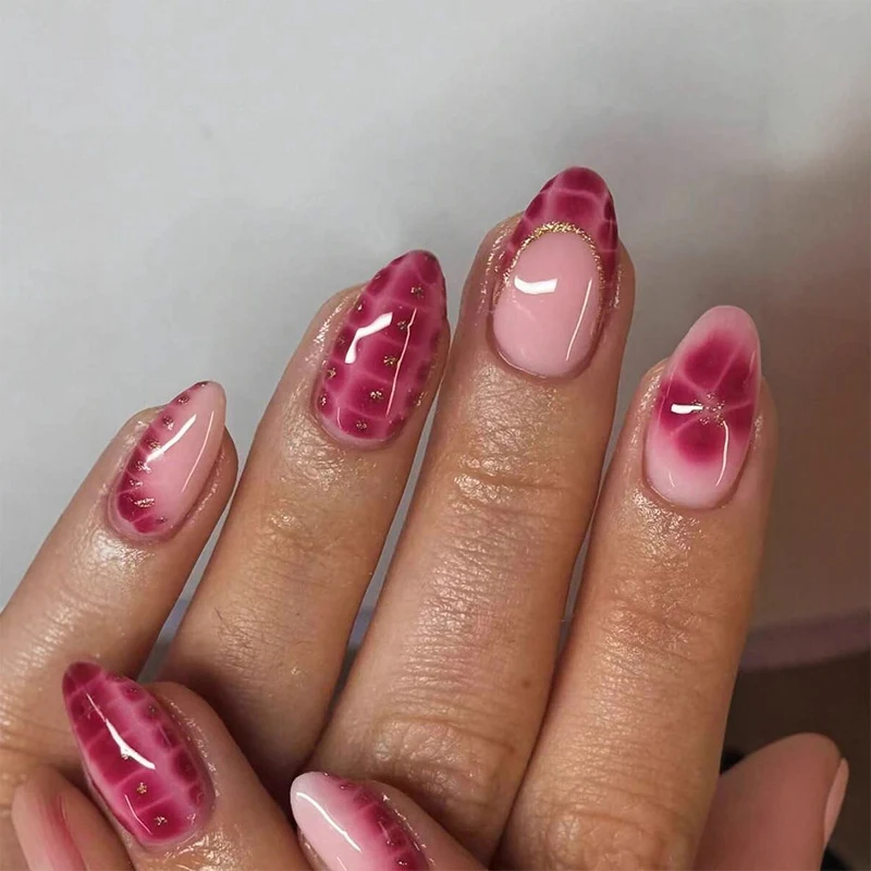 Kunstnagelset mit kreativen Blüten- und Rautenmustern Brehn