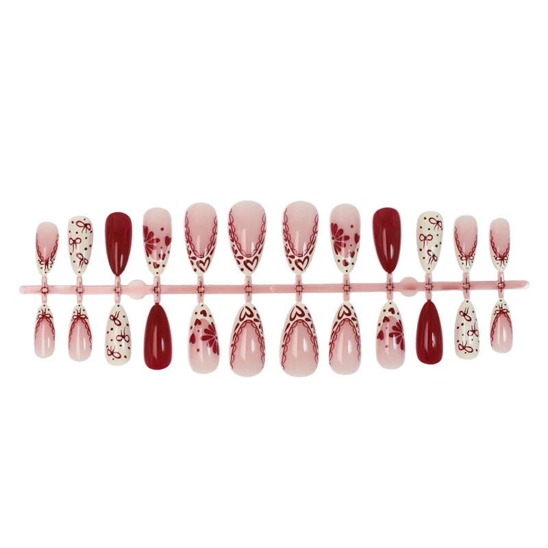 Kunstnagelset mit kreativen Blüten- und Rautenmustern Brehn