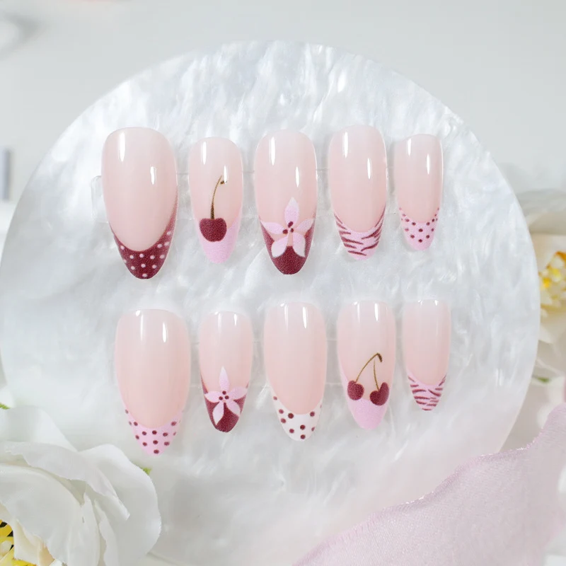 Kunstnagelset mit kreativen Blüten-, Herz- und Polka-Dots-Designs Brehn