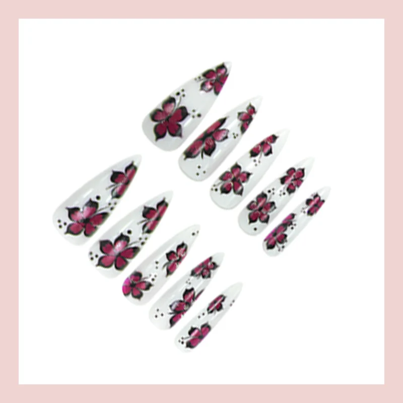 Kunstnagelset mit kreativen blumigen Designs Brehn