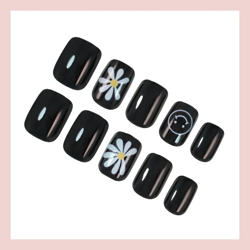 Kunstnagelset mit kreativen Blumen- und Uhrenmotiven Brehn