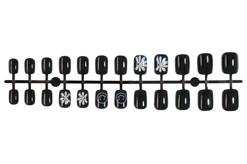 Kunstnagelset mit kreativen Blumen- und Uhrenmotiven Brehn