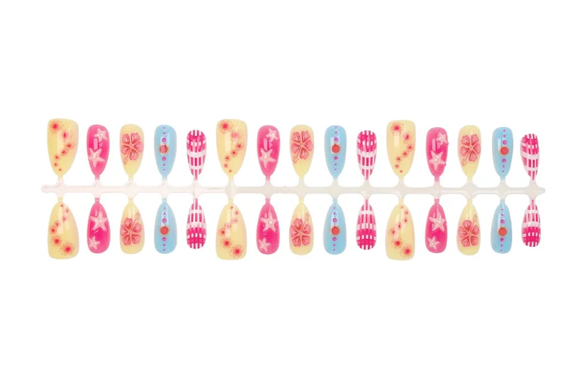 Kunstnagelset mit kreativen Blumen- und Sternenmotiven Brehn
