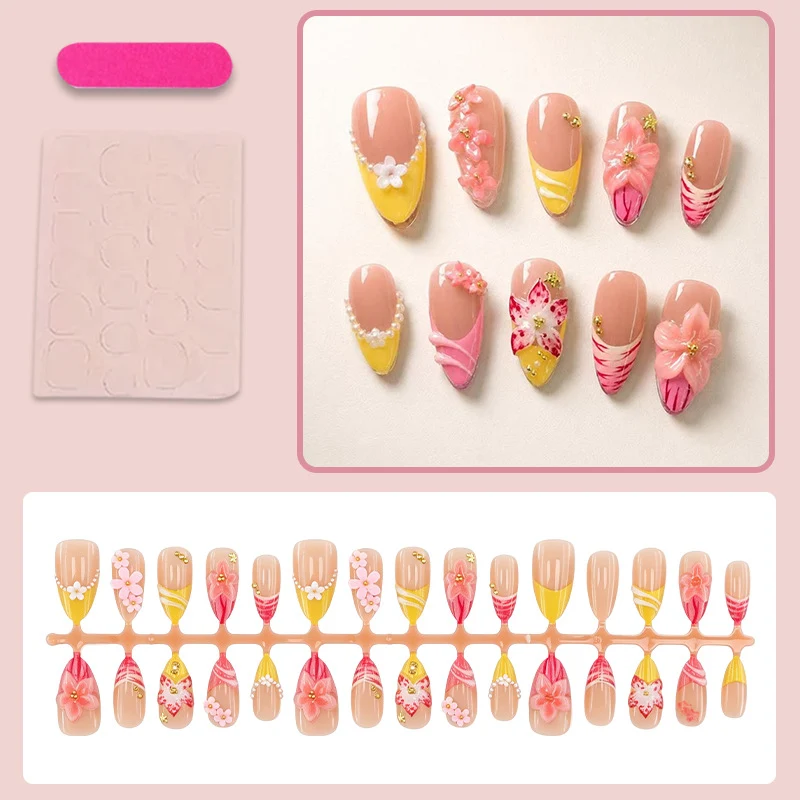 Kunstnagelset mit kreativen Blumen- und Spitze Verzierungen Brehn