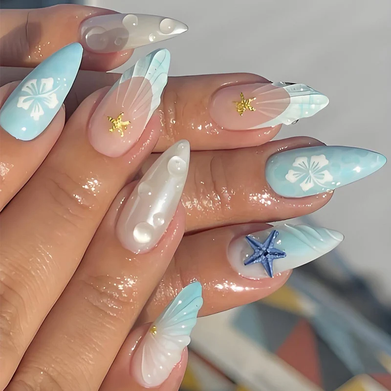 Kunstnagelset mit gruseligen Clown-Motiven und extravaganten Akzenten Brehn