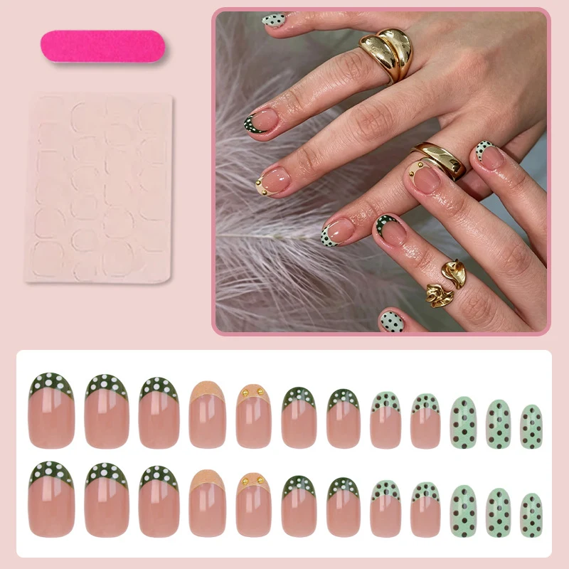 Kunstnagelset mit kreativem Punkte- und Glitzerdesign Brehn