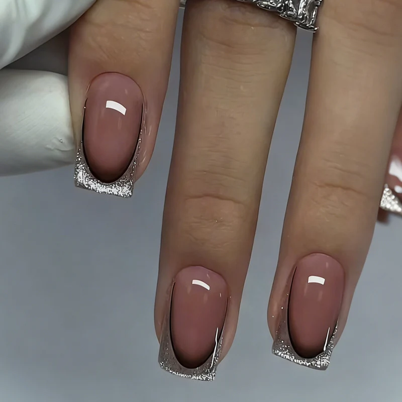 Kunstnagelset mit luxuriösen Glitzerfranzösisch-Spitzen Brehn