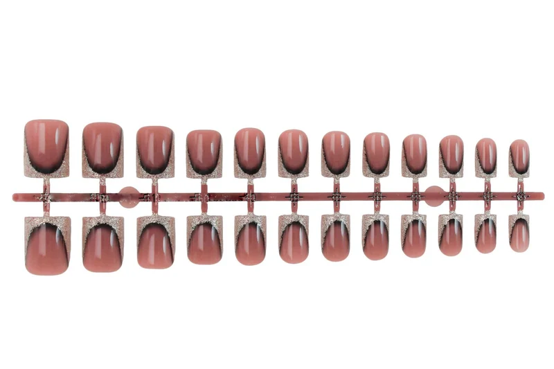 Kunstnagelset mit luxuriösen Glitzerfranzösisch-Spitzen Brehn