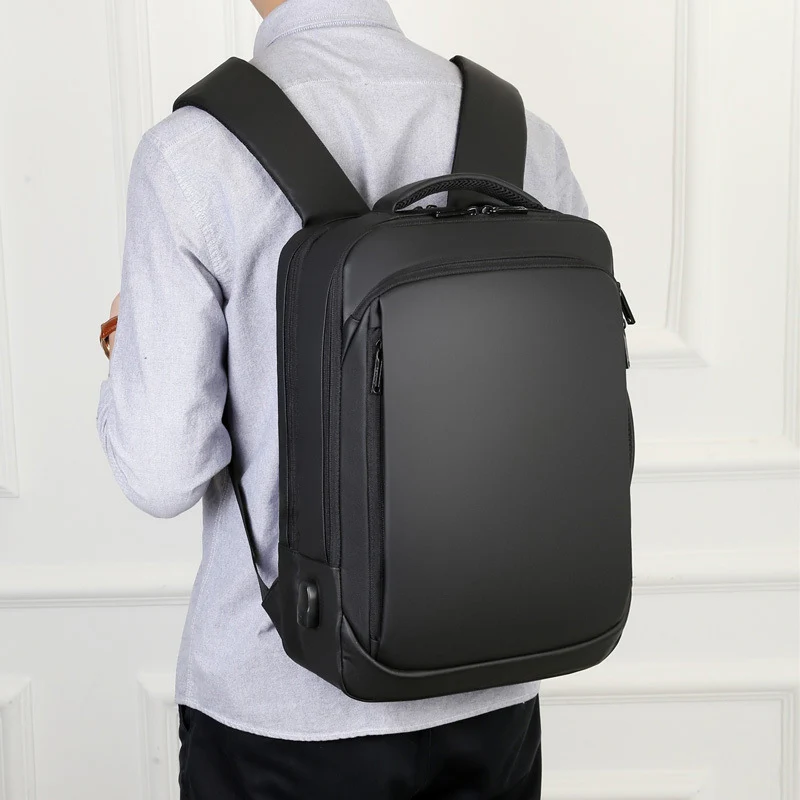 Technischer Parallel-Stich Rucksack Karnz