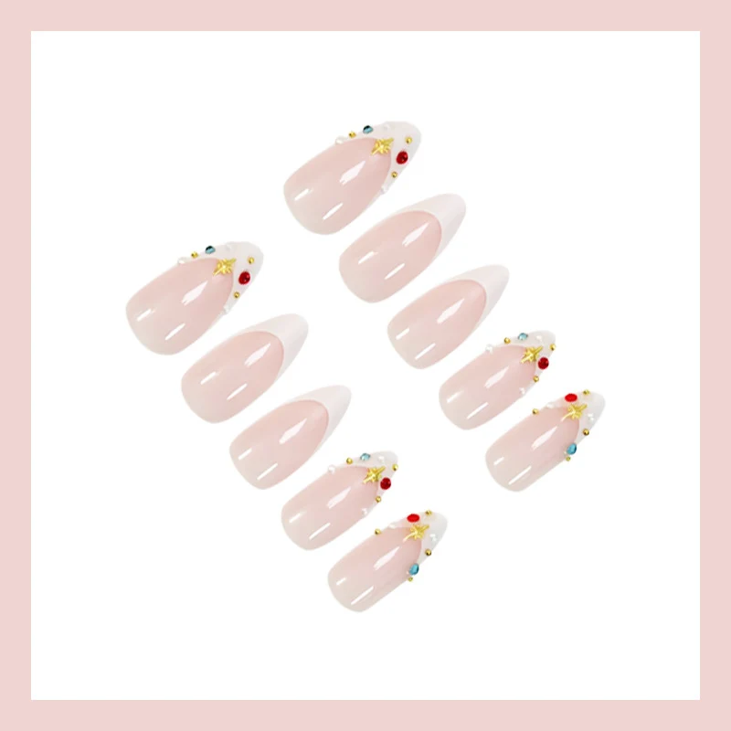 Kunstnagelset mit glamourösen Verzierungen und eleganten Akzenten Brehn