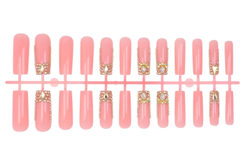 Kunstnagelset mit Glamourösen Strassakzenten Brehn