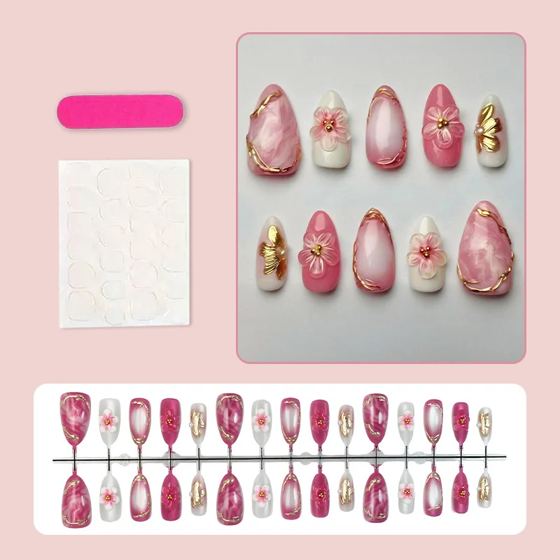 Kunstnagelset mit floralen Akzenten und Glitzerdetails Brehn