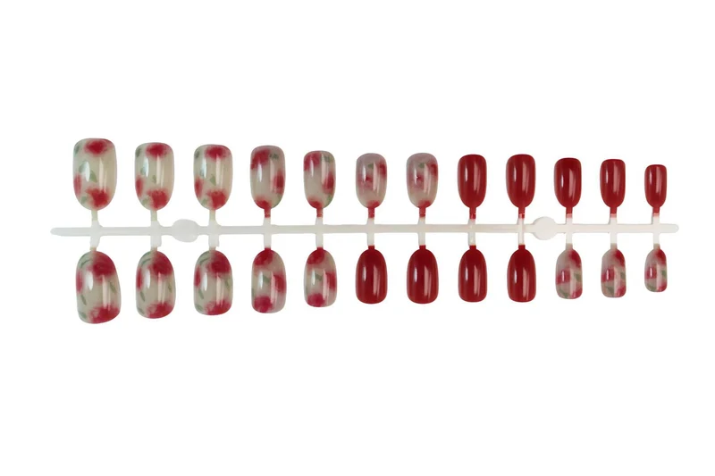 Kunstnagelset mit floralen Akzenten und glanzvollem Finish Brehn