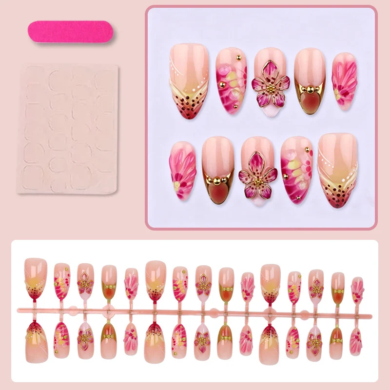 Kunstnagelset mit floralen Akzenten und funkelnden Details Brehn