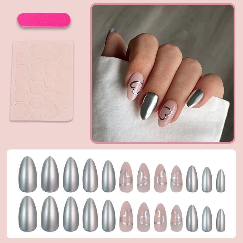 Kunstnagelset mit luxuriösem Silber-Finish und Herzmotiven Brehn