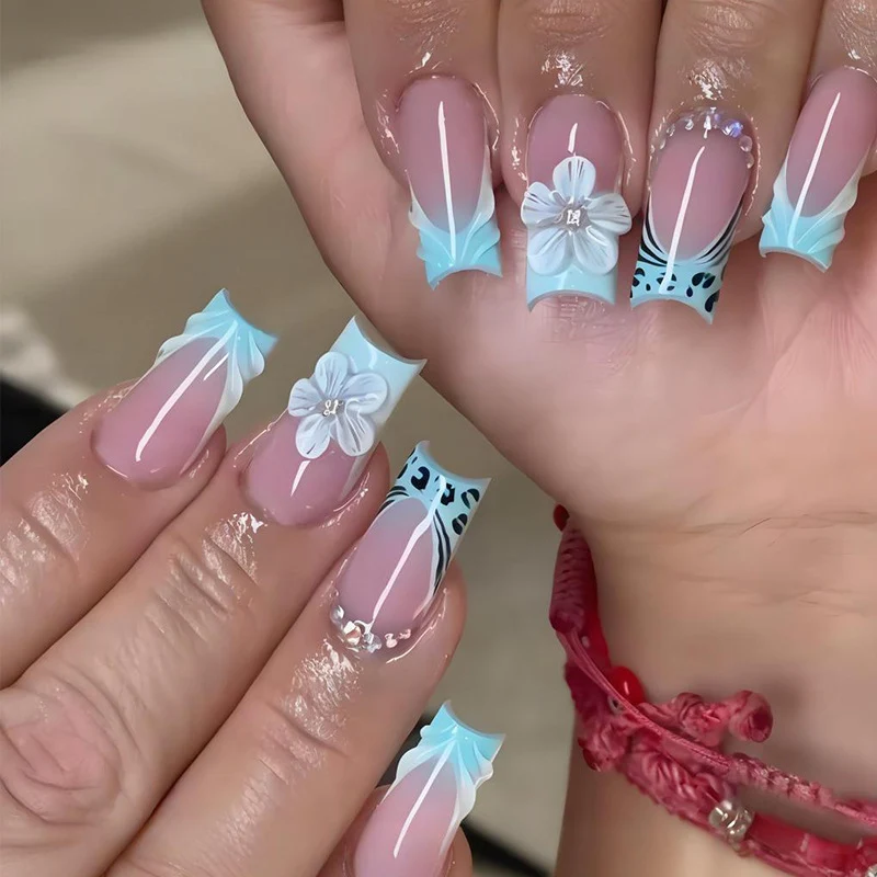 Kunstnagelset mit floralen und trendy Designs Brehn